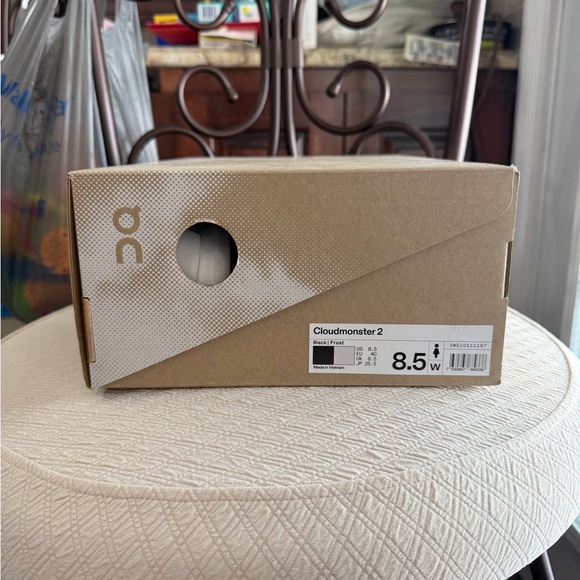 ON Women's Cloudmonster 2 Shoes - Picture 11 of 11